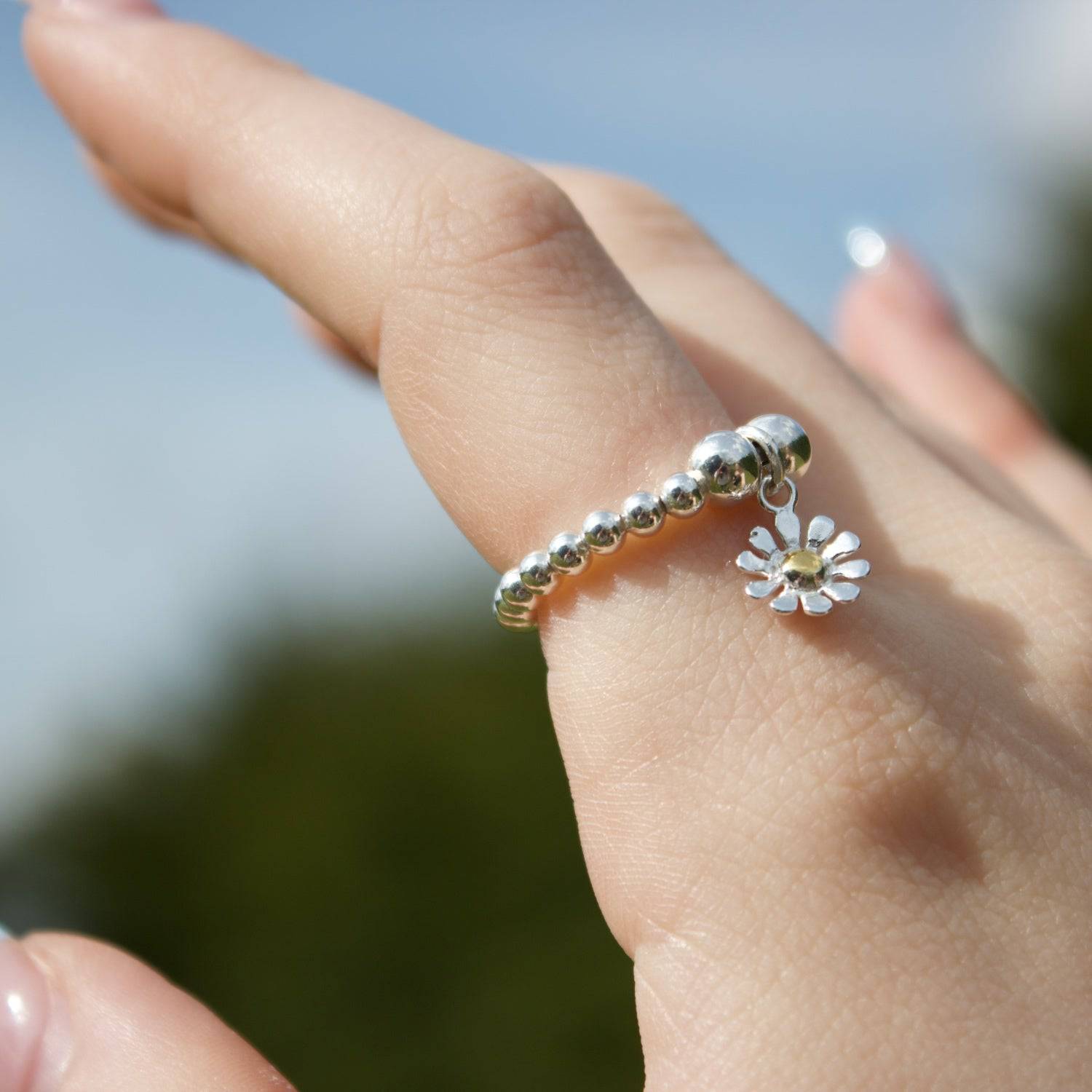 Daisy on Silver Ball Bead Ring - MYLEE London